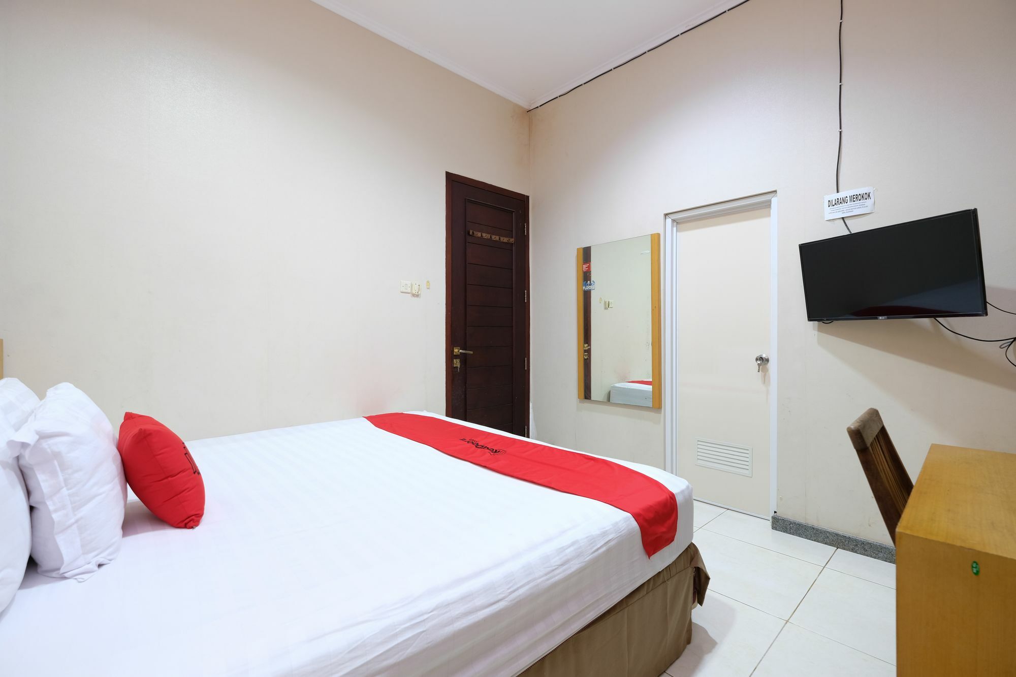 Reddoorz Plus Near Simpang Lima Semarang Exteriér fotografie