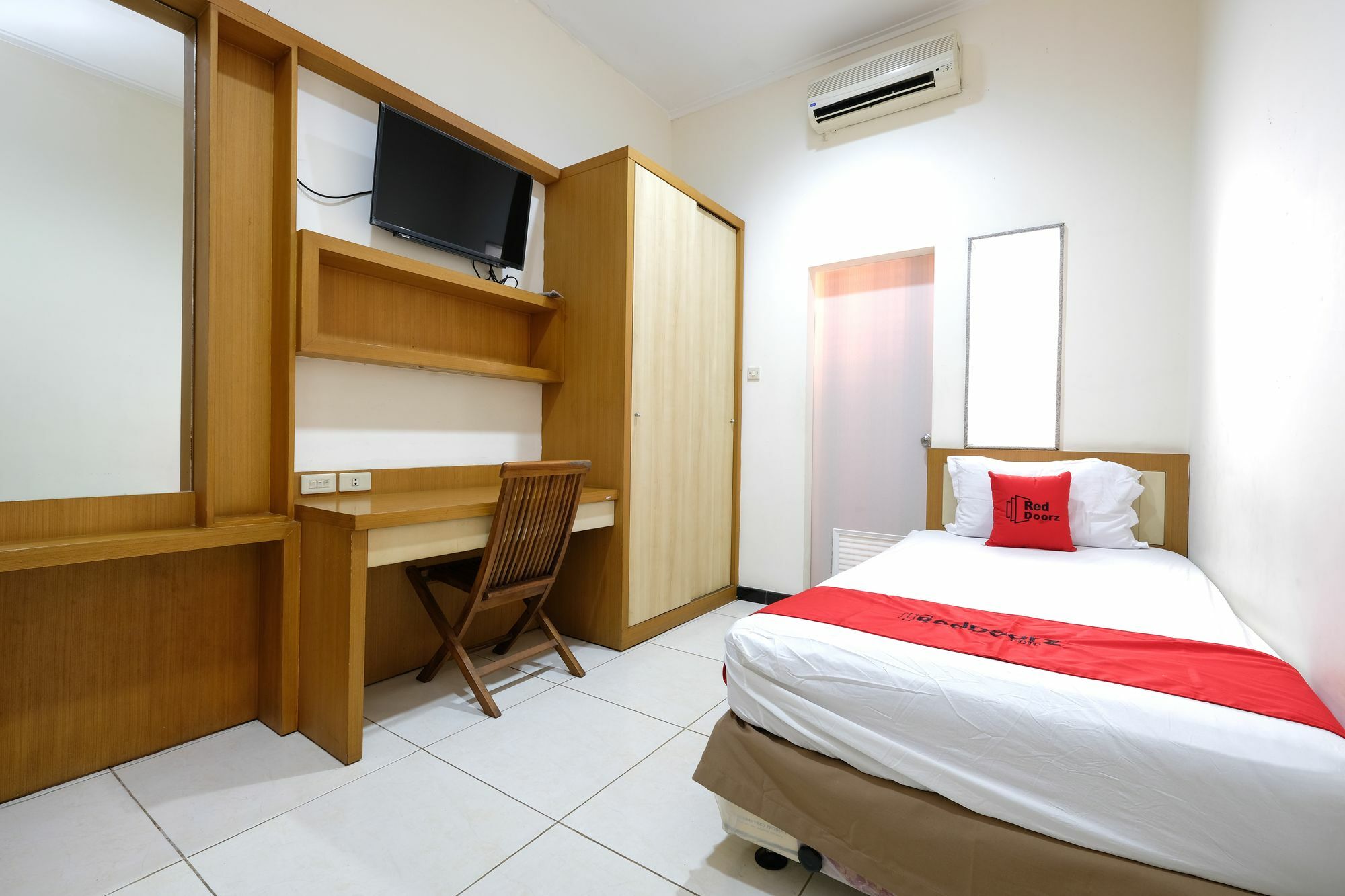 Reddoorz Plus Near Simpang Lima Semarang Exteriér fotografie