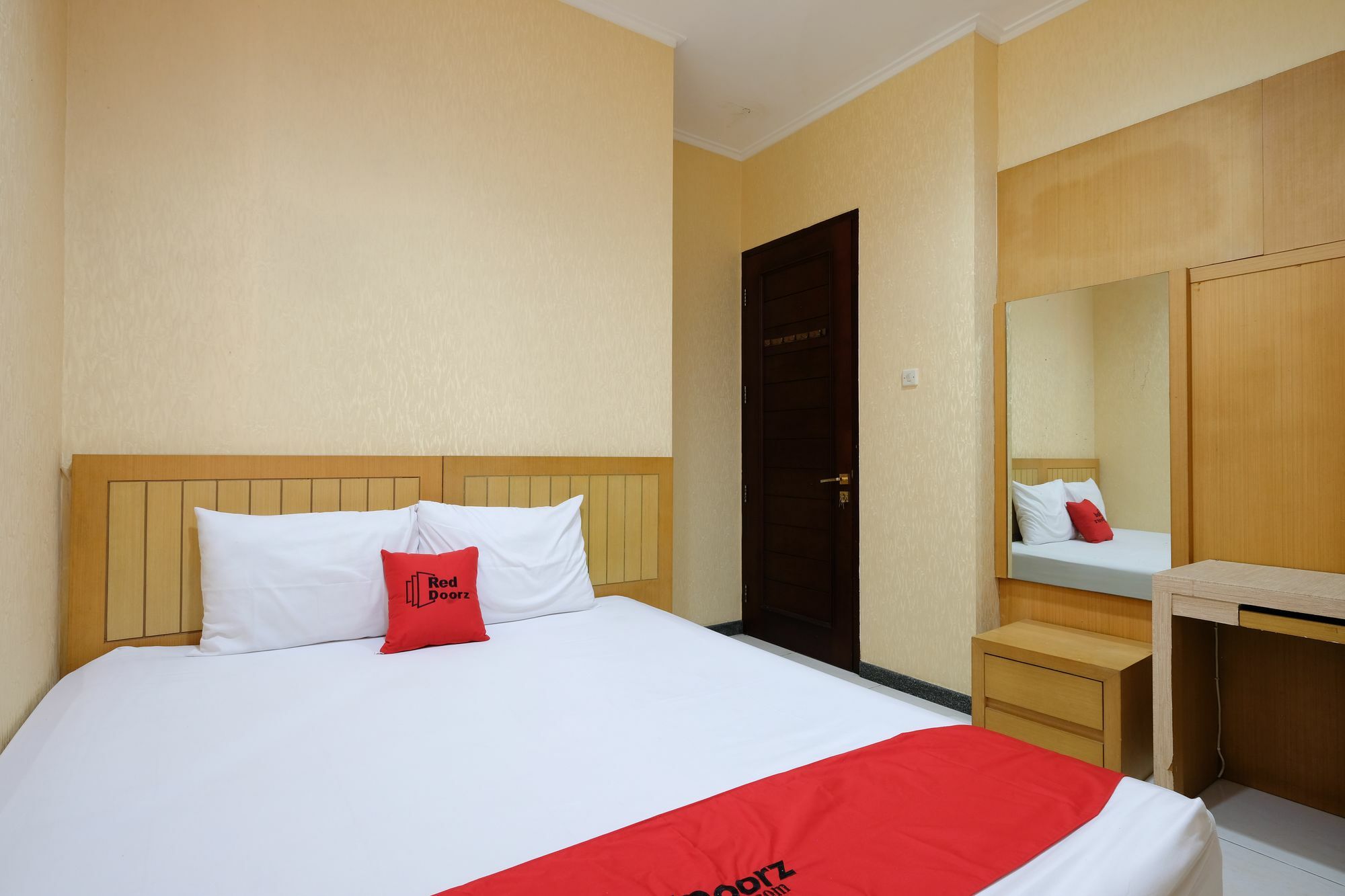 Reddoorz Plus Near Simpang Lima Semarang Exteriér fotografie